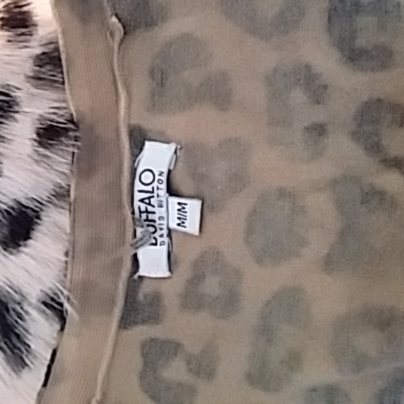 Buffalo vneck leopard print sweater - Picture 2 of 4